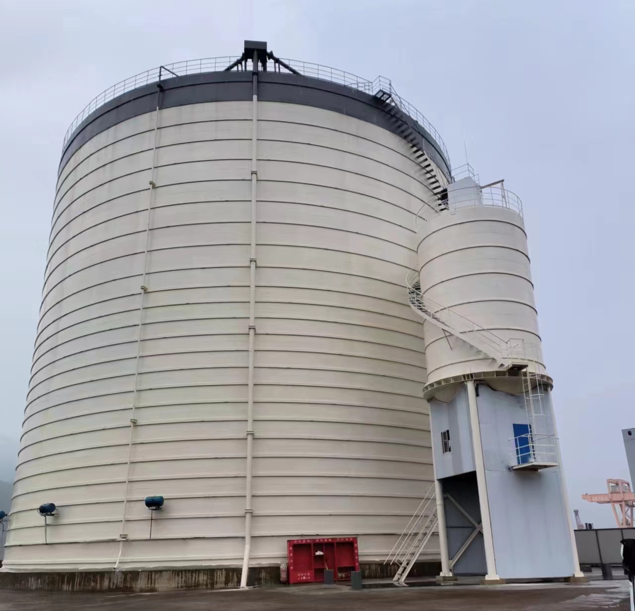 乌马河10万吨水泥钢板库