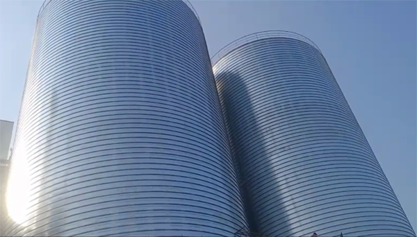 乌马河2座混凝土高架卷板仓